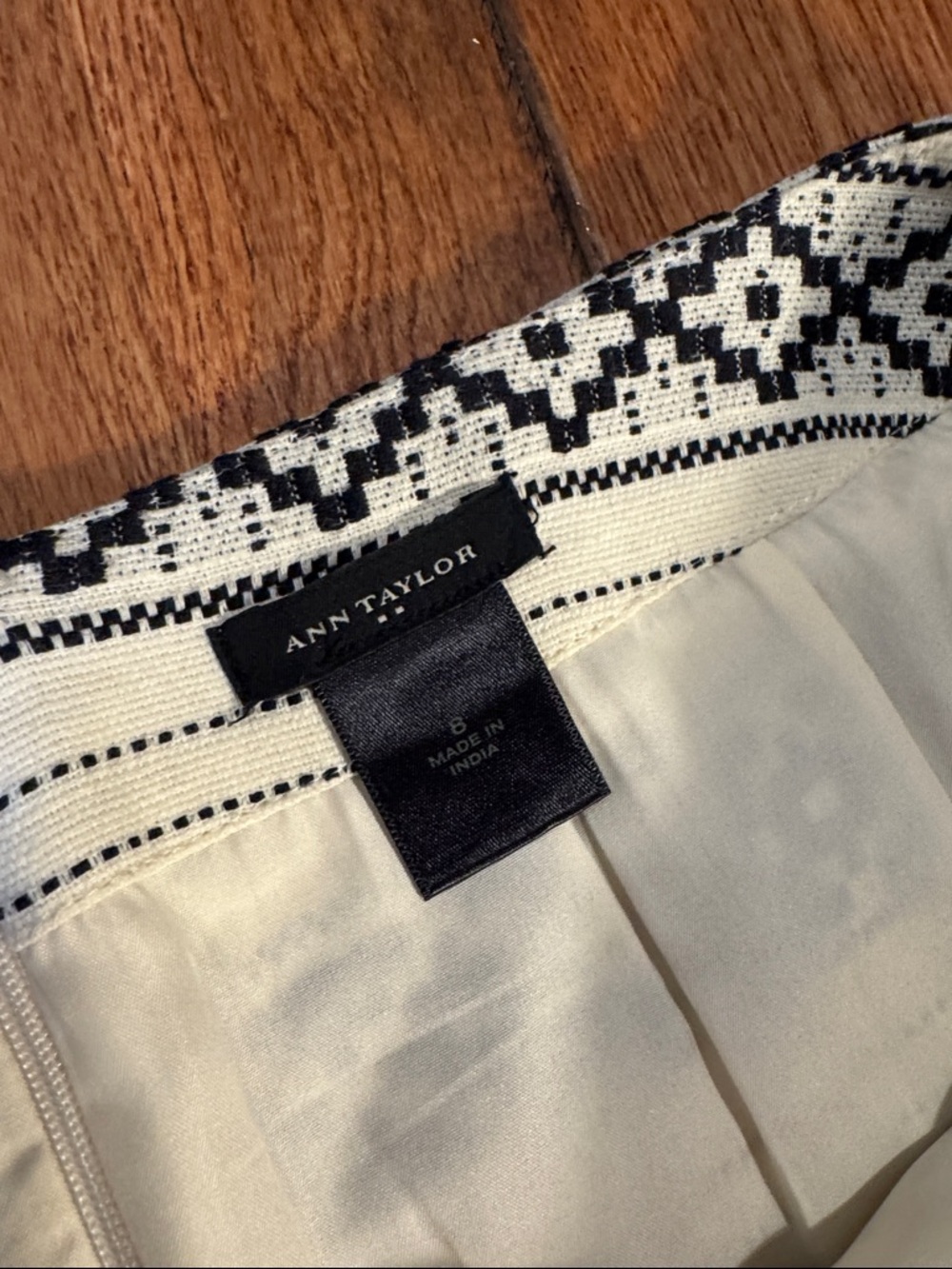 Ann Taylor Black and White Geometric Stripe Pencil Skirt - Picture 2 of 6